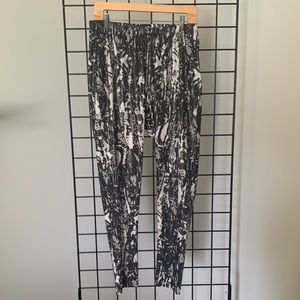 INC Rocker Leggings - Black & Cream